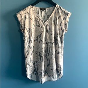 Short sleeve express half zip